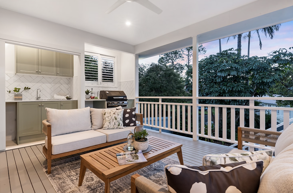 outdoor living deck franchise gets new construction franchise owners with the francoach team of franchise consultants